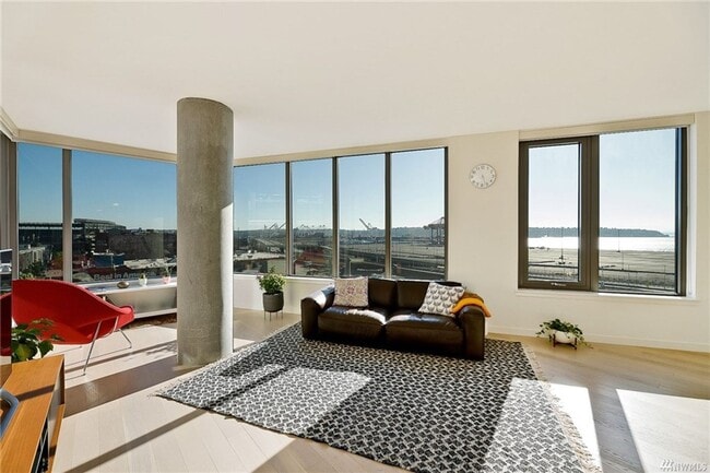 Photo - Gridiron - New Waterfront Condo - Downtown...