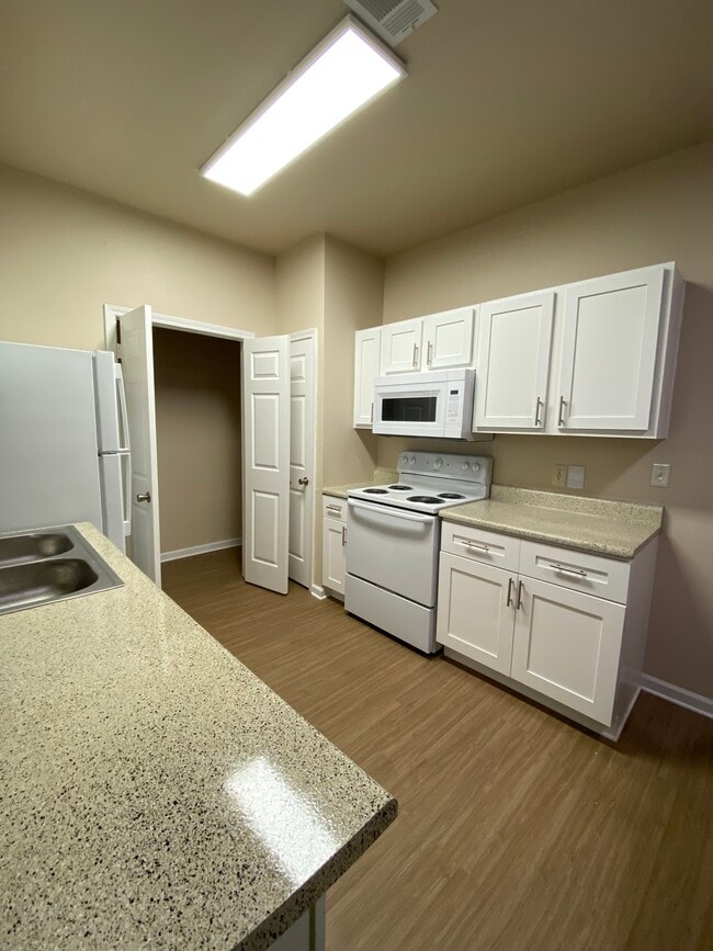 KITCHEN - The Mandell