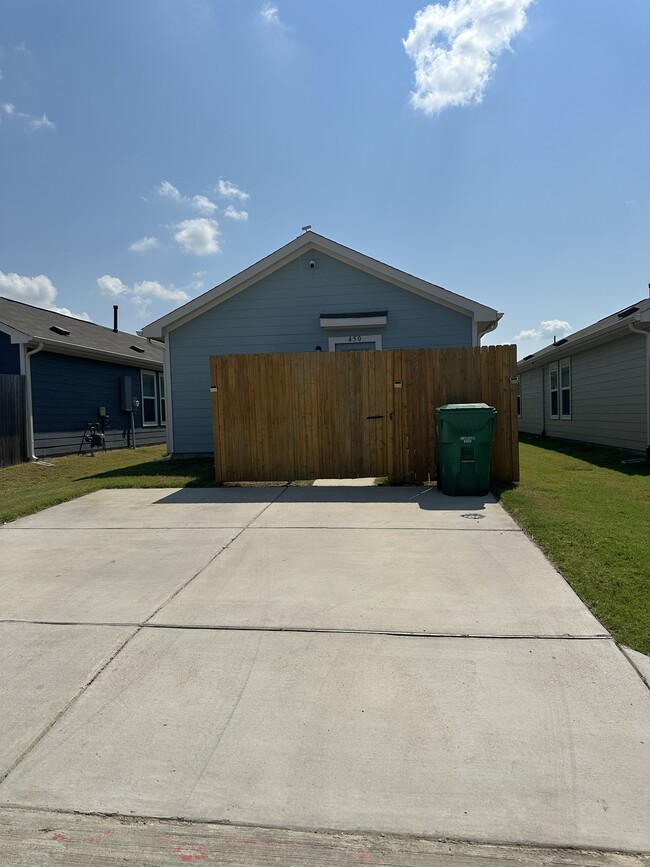 Photo - 450 Reverie Way