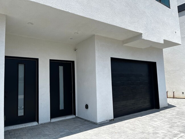 Photo - Lennox Unit A