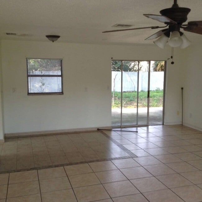 Photo - 5425 Genoa Ln
