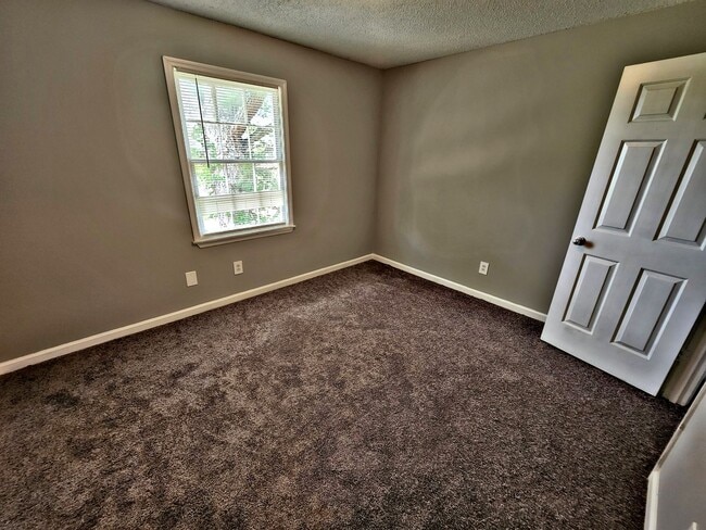 Photo - 1502 Barrington Rd NW Unit B