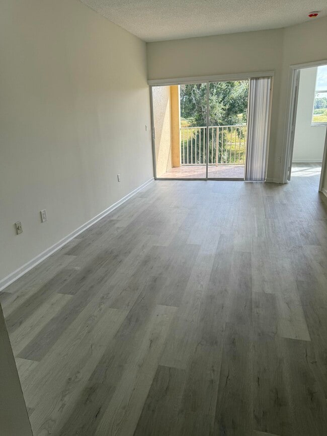 Photo - 2080 Greenview Shores Blvd