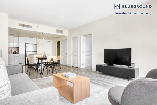 Photo - 2400 W El Camino Real Unidad SI FL3-ID957