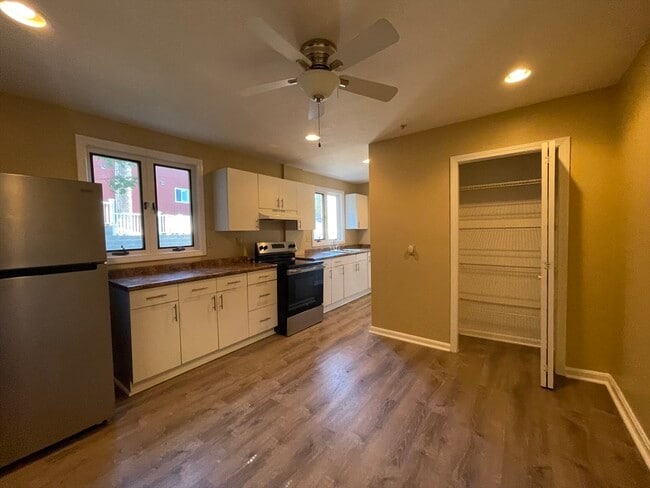 Photo - 290-292-292 Chestnut St Unit 1