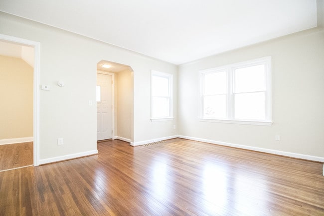 Photo - 2125 Loxley Rd