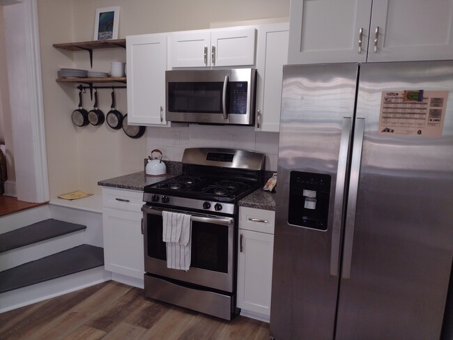 Photo - 441 W Lemon St Apartamentos Unidad 2nd floor