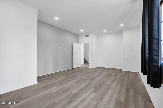 Photo - 830 S Farmer Ave Townhome