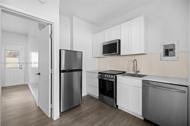 Photo - 2822 Pine Tree Dr Unit 5