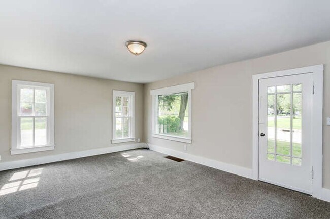 Photo - Spacious 3 Bed/2 Bath Home for Rent in Newton! Coming Available in mid-July!