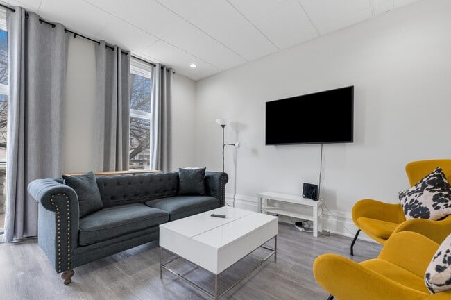 Building Photo - 41 Welland Ave Unit 1