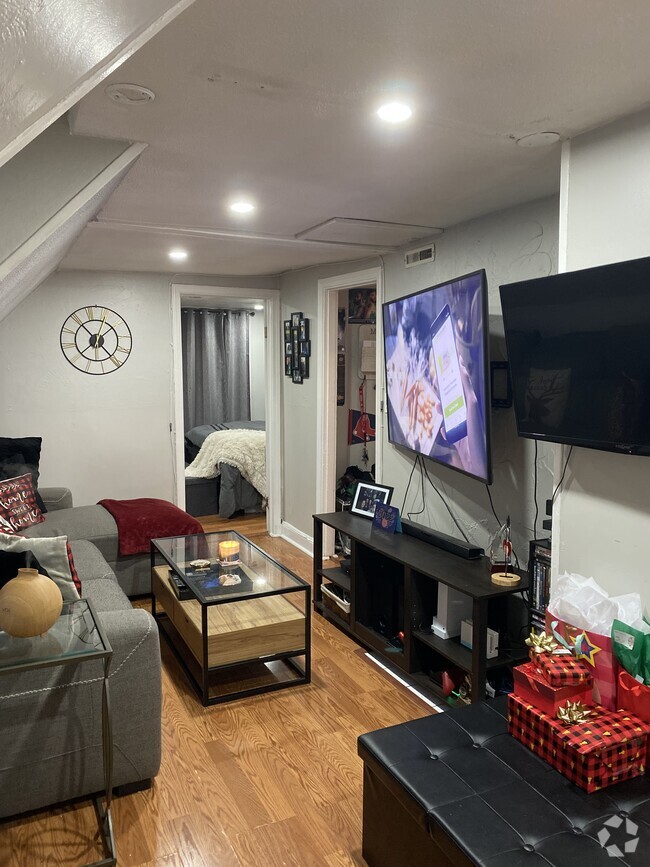 Building Photo - 9 Dean St Unit 3 Rental