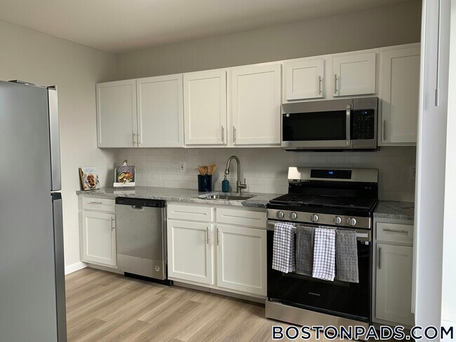 Photo - 9 Bronsdon St Unit 5B-E