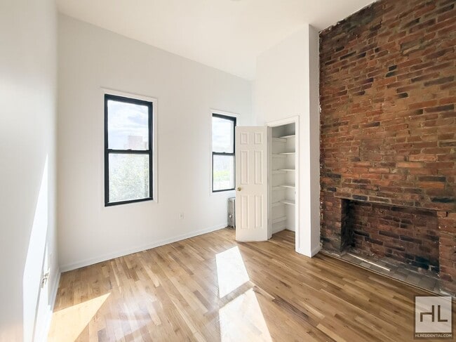 Building Photo - CENTRAL AVENUE / Spacious Bushwick 2 Bed 1... Rental