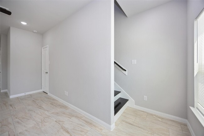 Photo - 7987 Chateau St