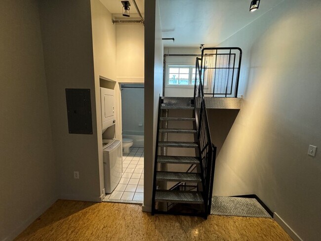 Photo - 346 Pierpont Ave Unit 1