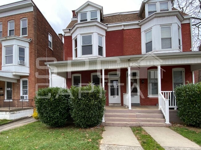 Building Photo - 233 W Jackson St