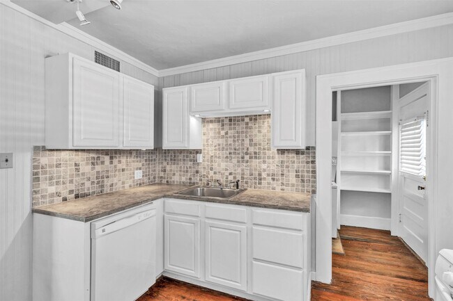 Photo - 1320 W Pierce St Unit 4