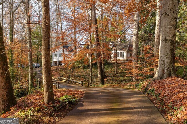 Photo - 444 Burlington Rd NE