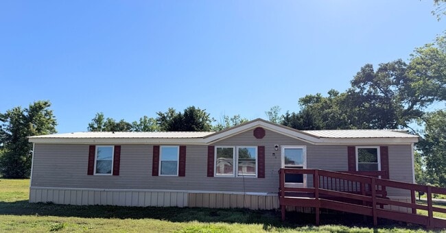 Building Photo - In the heart of Fruithurst!!!