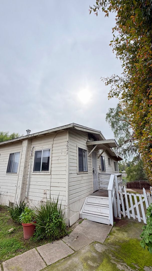 Building Photo - 3621-3623 Eugene Place Unit 3621