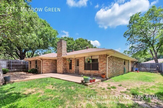 Photo - 2717 Meadow Green