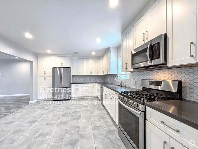 Building Photo - Introducing a modern 2-bedroom, 2-bathroom... Rental