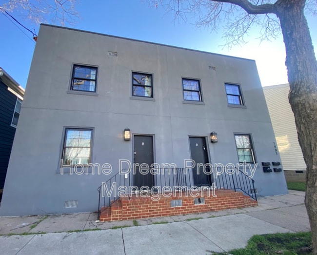 Building Photo - 1401 Charles St