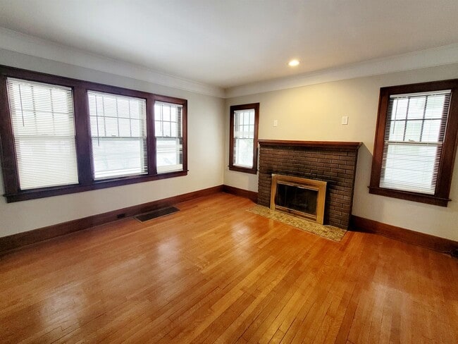 Photo - 255 Alger St SE