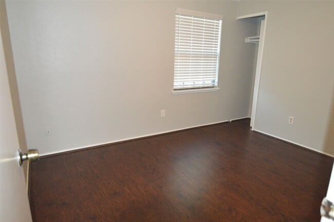 Building Photo - 24014 4 Sixes Ln