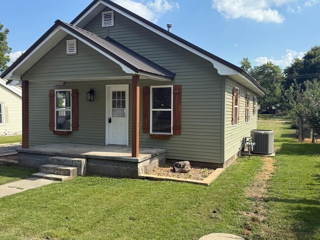 Building Photo - 1308 E Oak St Rental