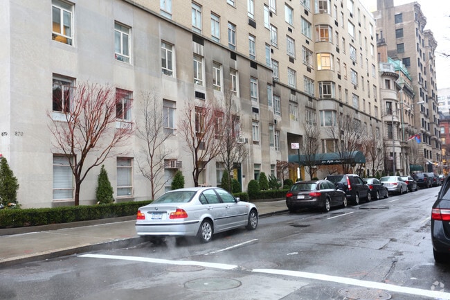 Photo - 870 5th Ave