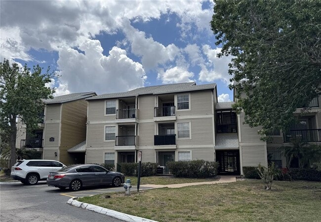 Building Photo - 1916 Lake Atriums Cir Unit 32