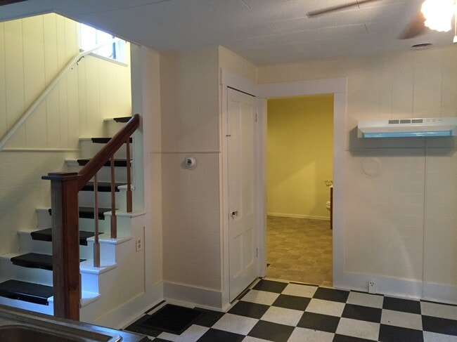 Photo - 162 S Main St