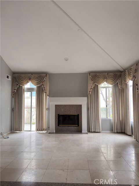 Photo - 4489 Spencer St