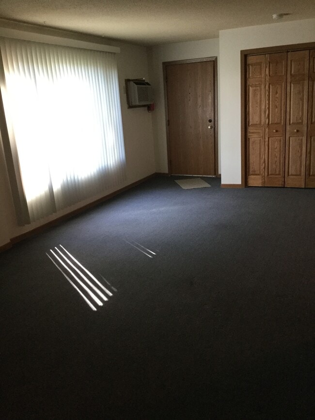 Building Photo - 219 W Laurel St Unit Susan Rental