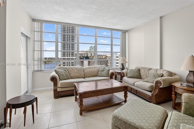 Building Photo - 1817 S Ocean Dr Unit PH-19