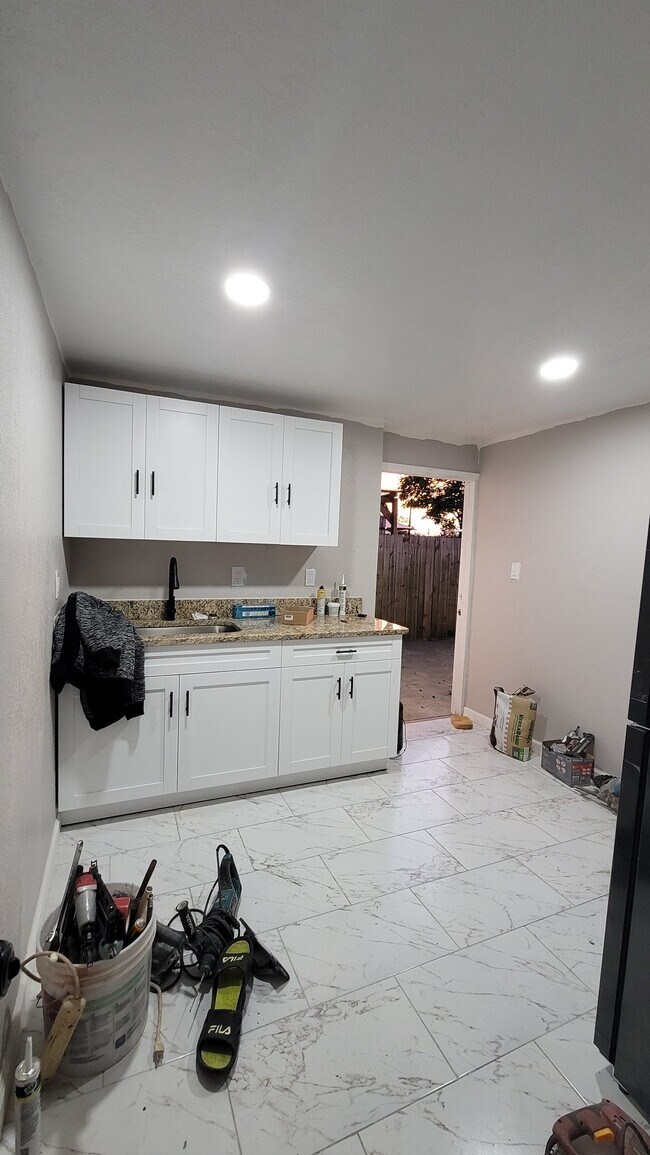 7115 N Tampania Ave