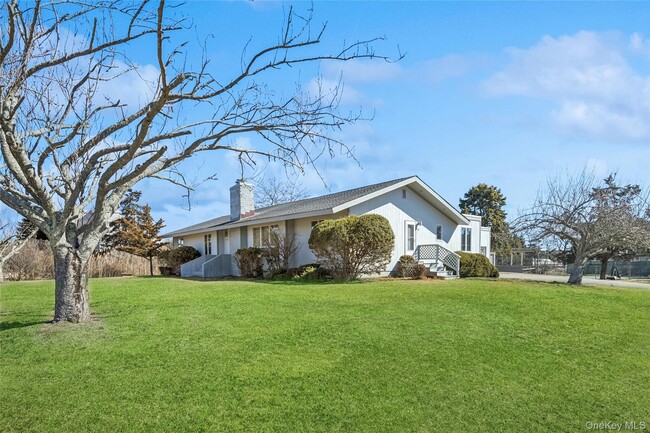 22 Meadow Ln