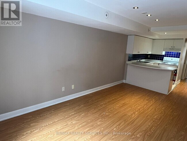 Photo - 415 Jarvis St