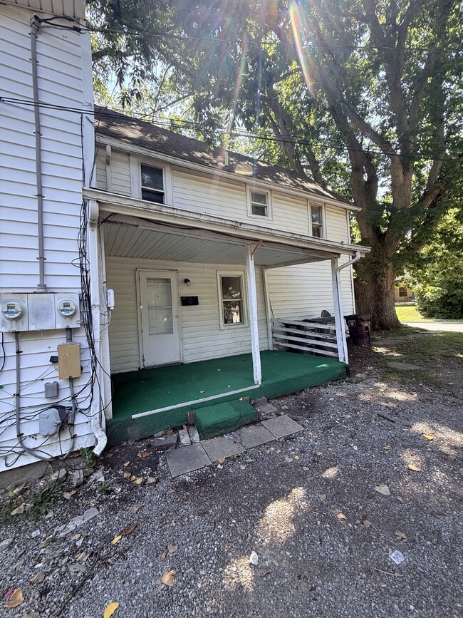 Building Photo - 711 E Elm St Unit 1