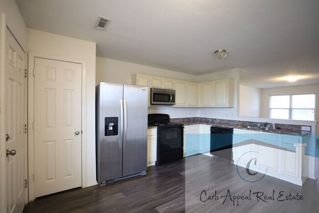 Move in special $800!! Beautiful 3 bed / 2 bath home - Nettleton!!