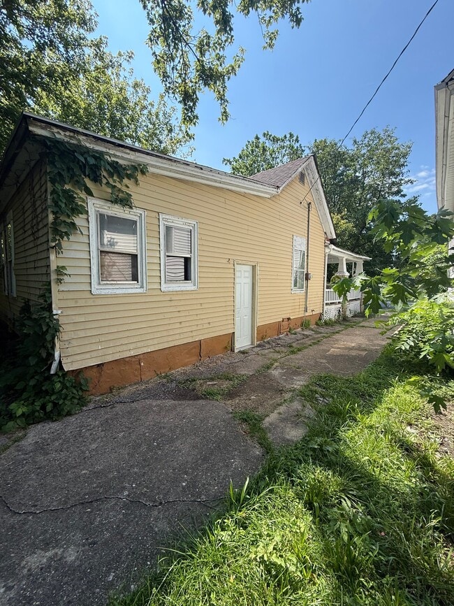Photo - 1344 E Condit St