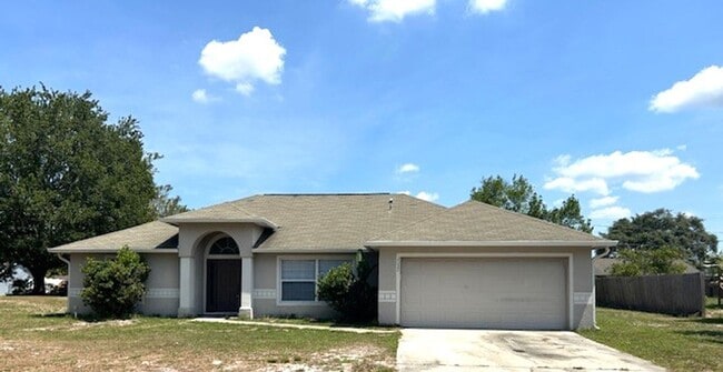Building Photo - 3 bedroom, 2 bath home