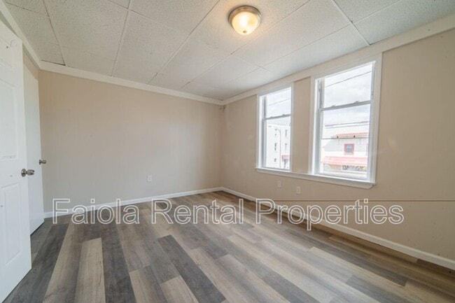 Photo - 112 N High St Unit Apt B1