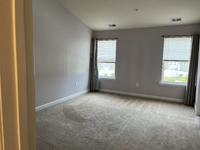 Photo - 378 English Oak Ln