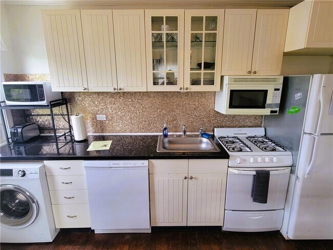 Photo - 11 Hammond St Unit 3