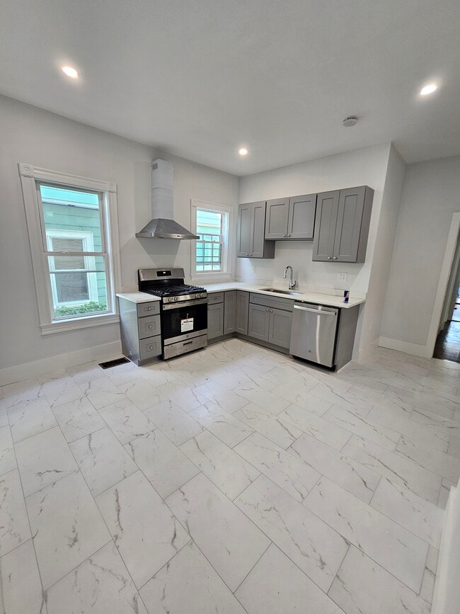 Kitchen - 30 Msgr Patrick J Lydon Way Unit 1