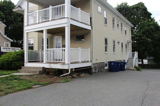 Building Photo - 415 Commercial St Unit 1