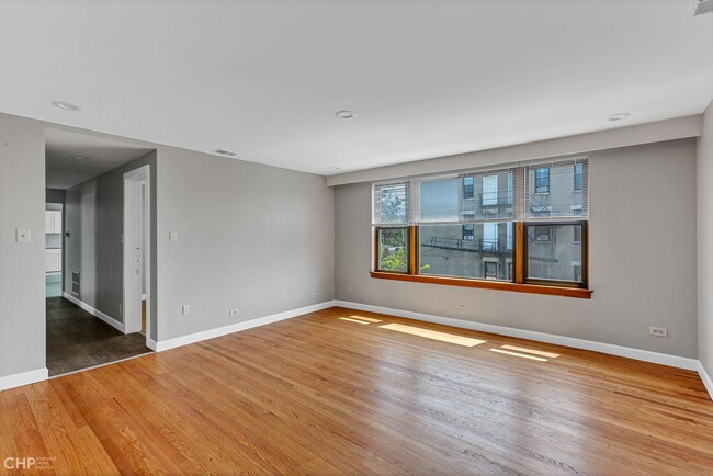 Photo - 3149 S Morgan St Unidad 2nd Floor